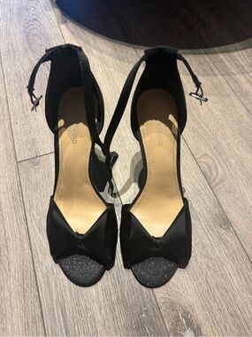 Max Studio Black Bow Ankle-Strap Peep-Toe Heels
